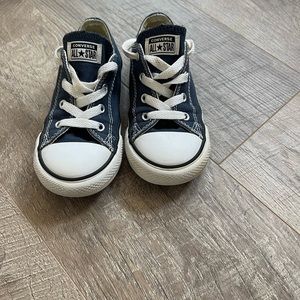 Navy converse 10c